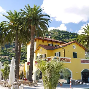 Eva Beach Hotel